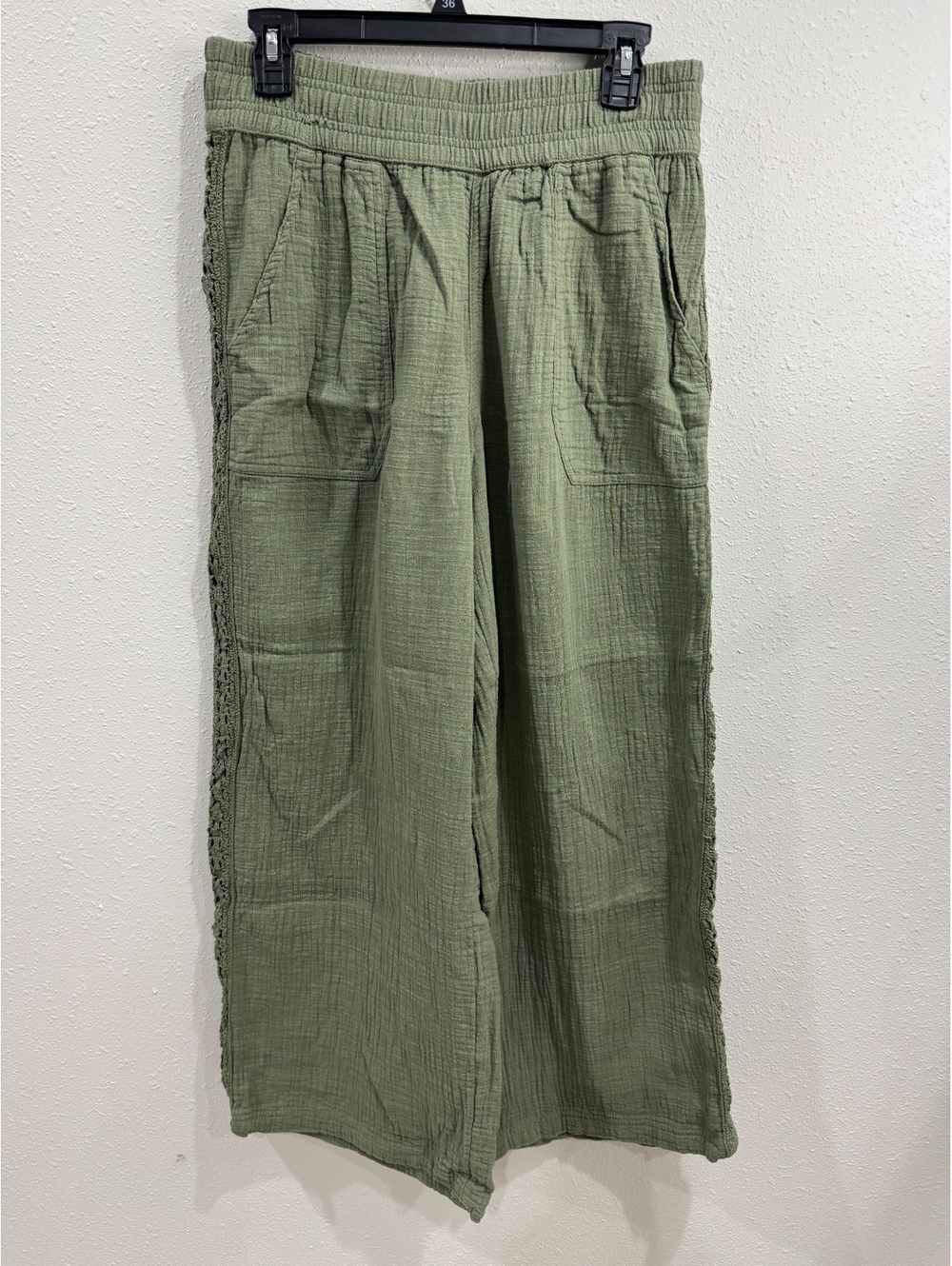 Aerie Women’s M Short Sage Green Gauze Wide Leg Pants Crochet Trim Pull On